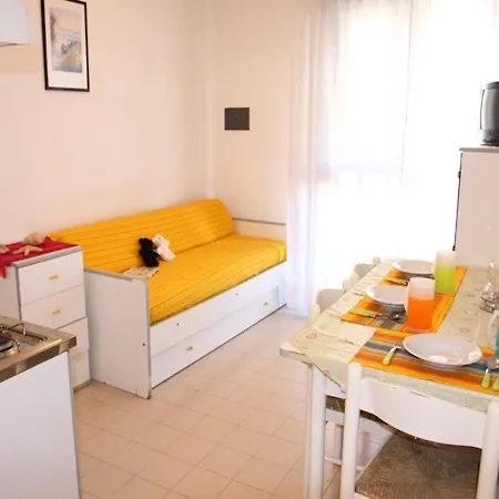 Adorable Flat For 4 Guests In Pineda 비비오네